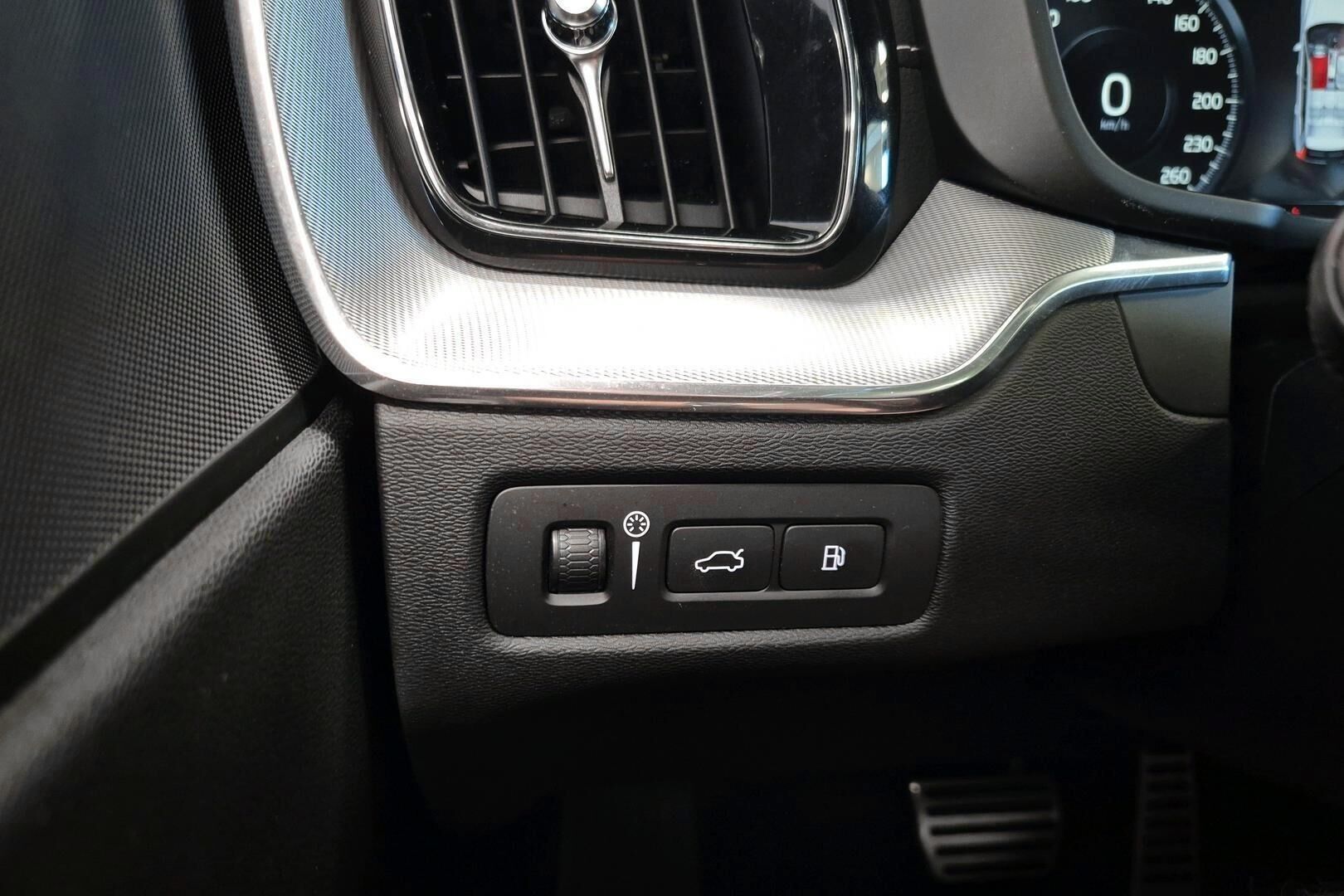 Volvo XC60 iso kuva 19