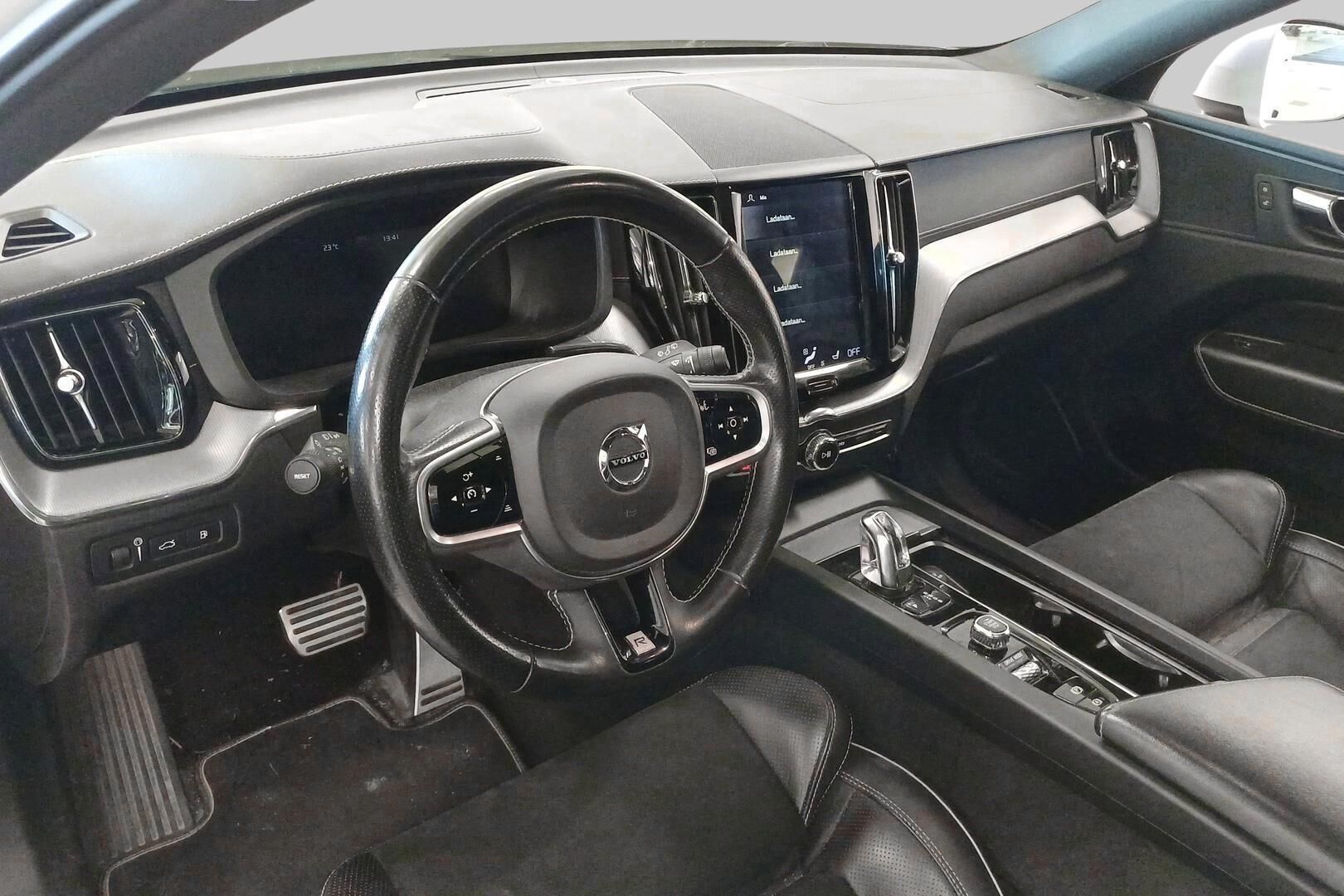 Volvo XC60 iso kuva 2