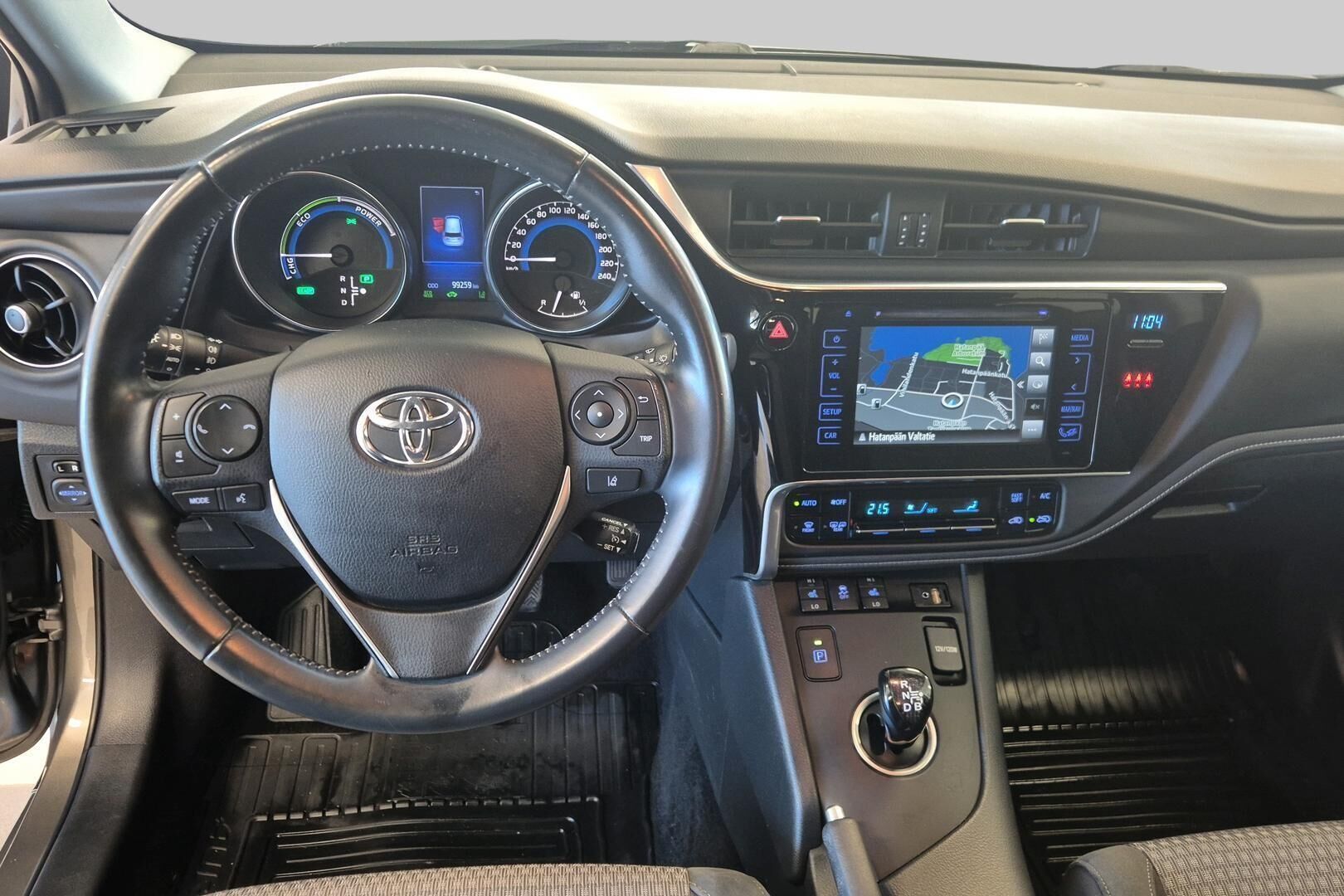 Toyota Auris iso kuva 8