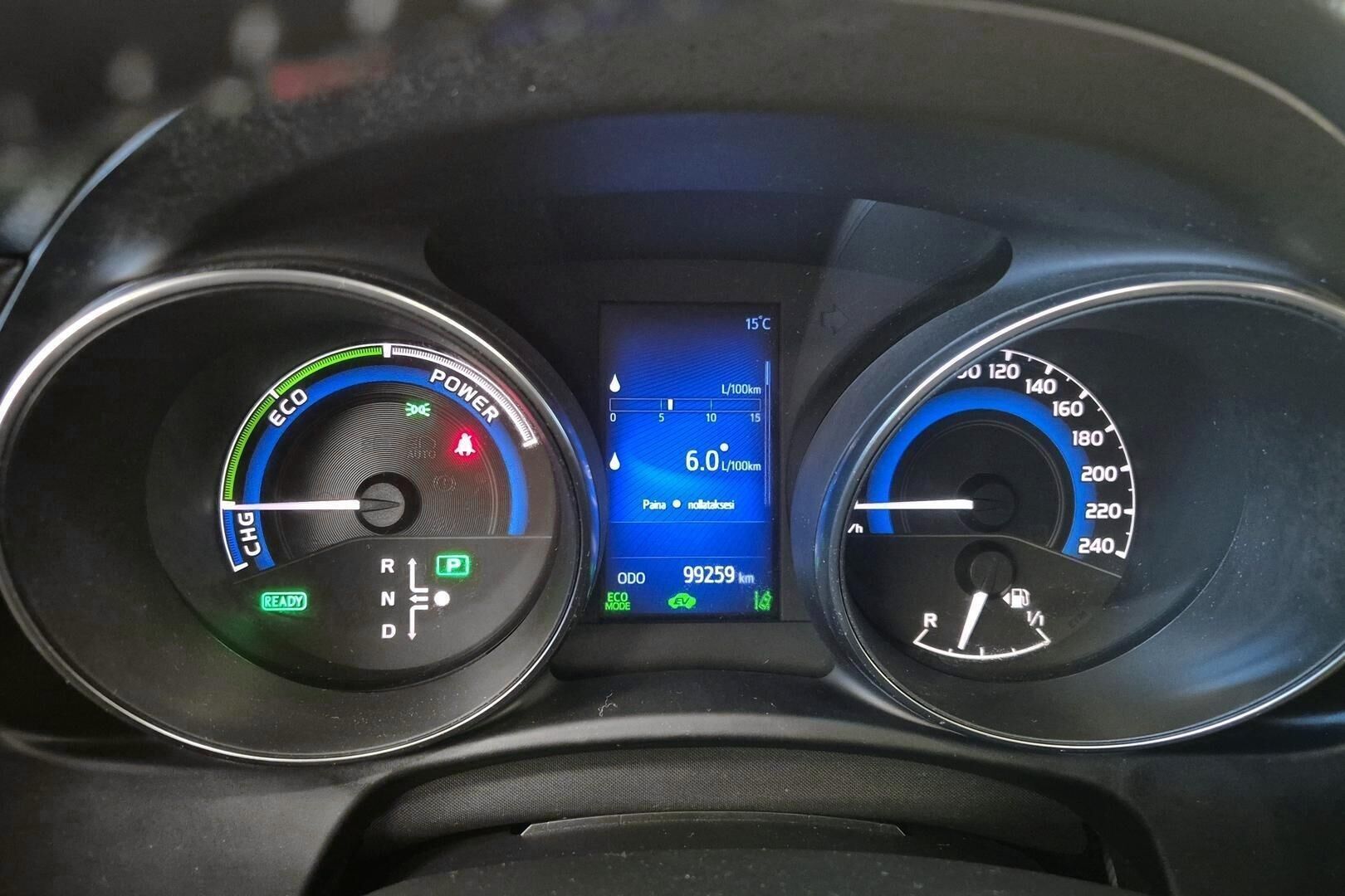 Toyota Auris iso kuva 10