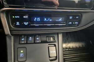 Toyota Auris esikatselu 12