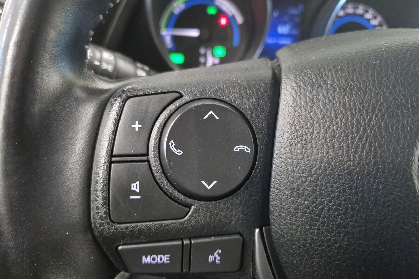 Toyota Auris iso kuva 14