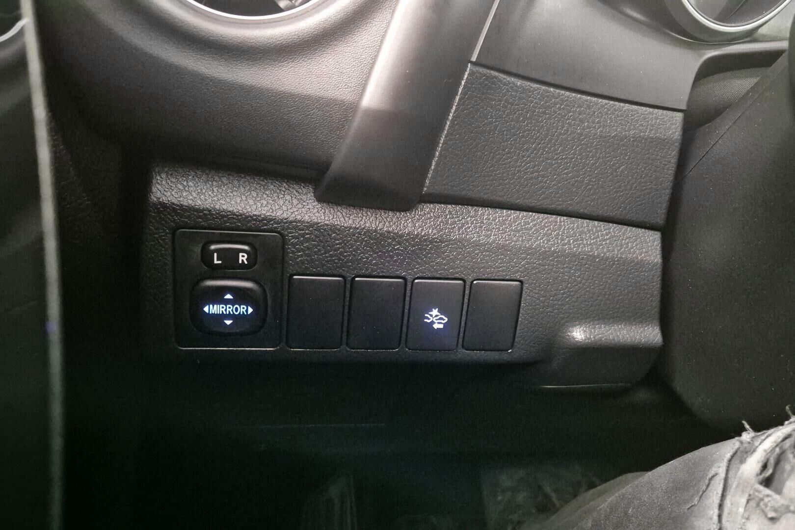 Toyota Auris iso kuva 15