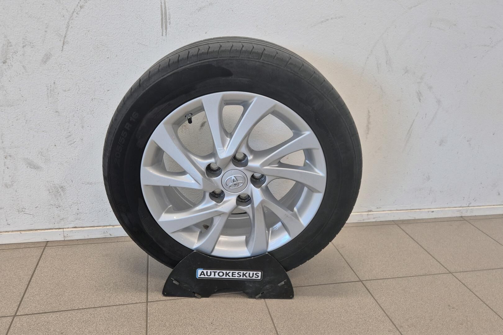 Toyota Auris iso kuva 24