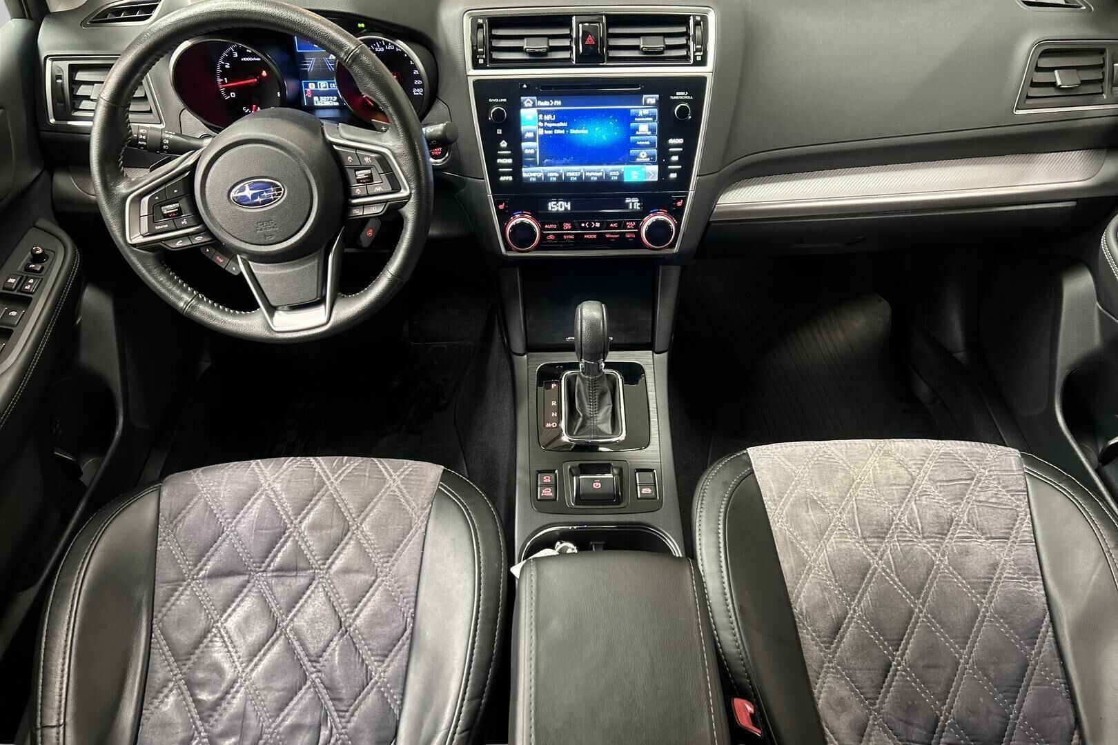 Subaru Outback iso kuva 15
