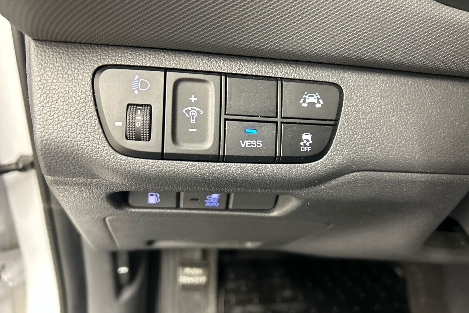 Hyundai IONIQ plug-in iso kuva 12