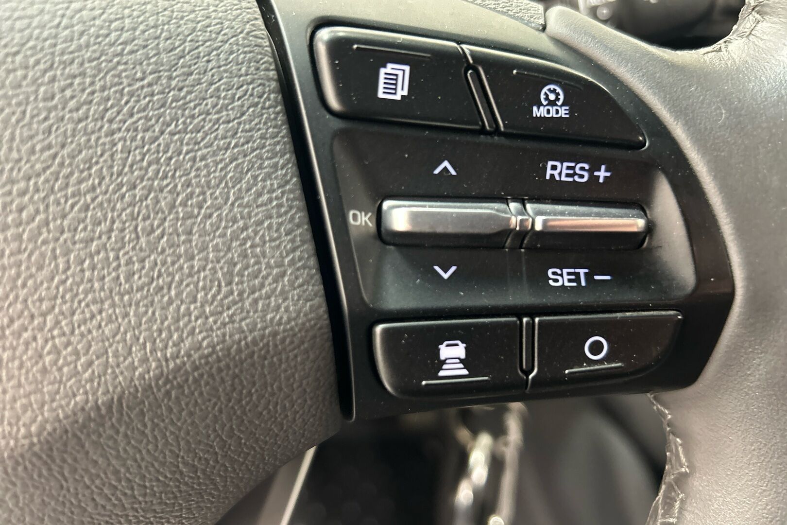Hyundai IONIQ plug-in iso kuva 14