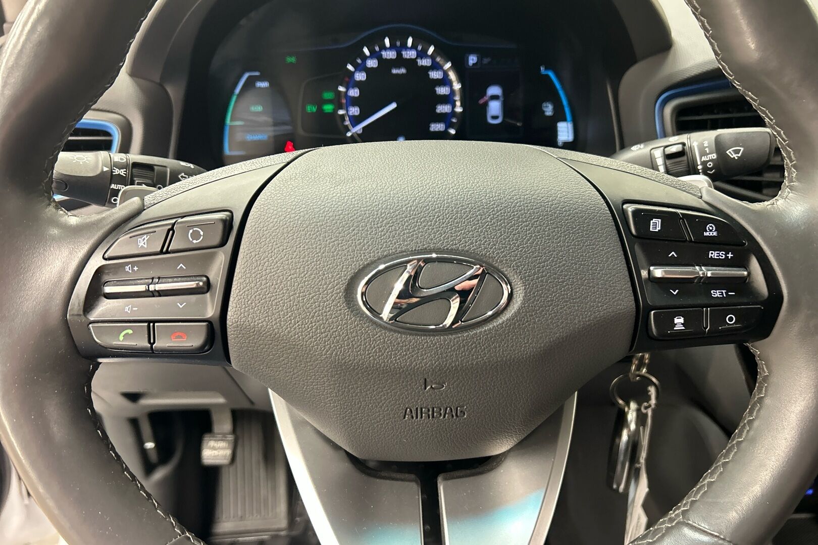Hyundai IONIQ plug-in iso kuva 16