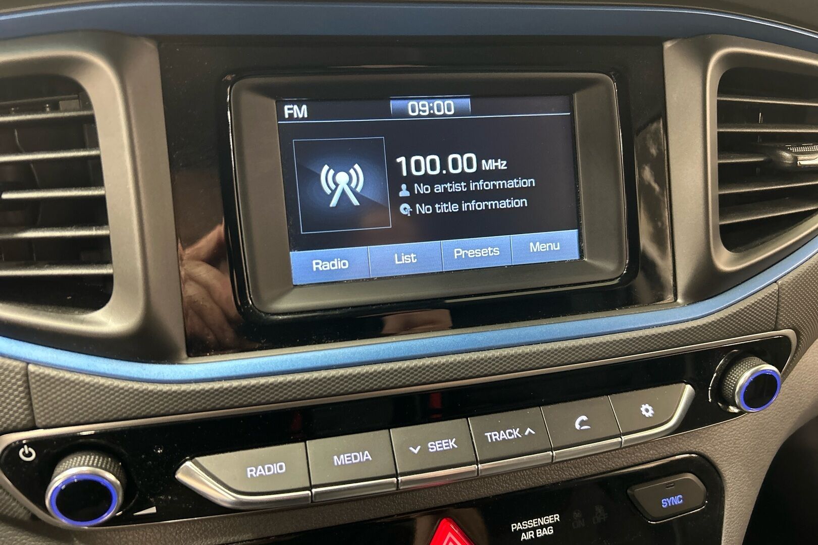 Hyundai IONIQ plug-in iso kuva 17