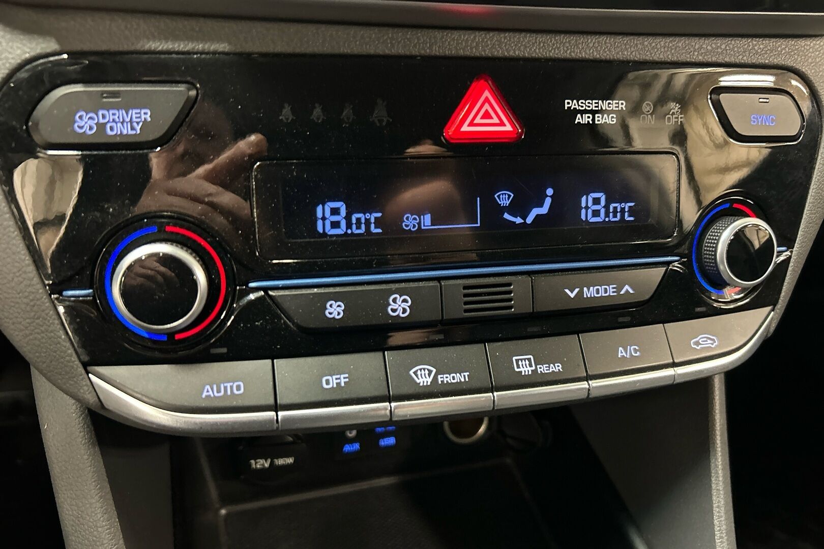 Hyundai IONIQ plug-in iso kuva 19