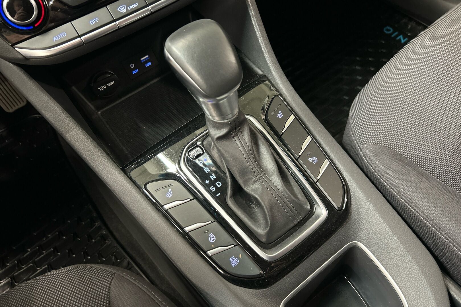 Hyundai IONIQ plug-in iso kuva 23