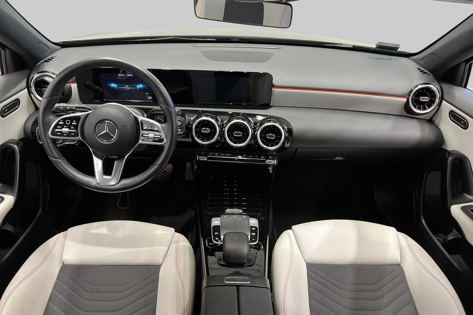Mercedes-Benz A iso kuva 11