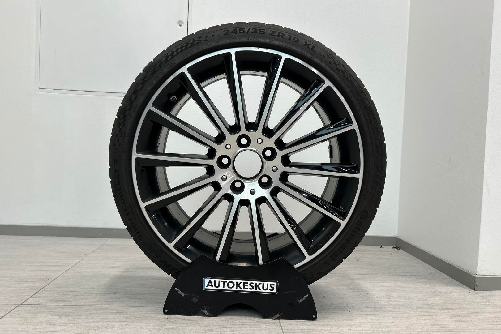 Mercedes-Benz C iso kuva 13