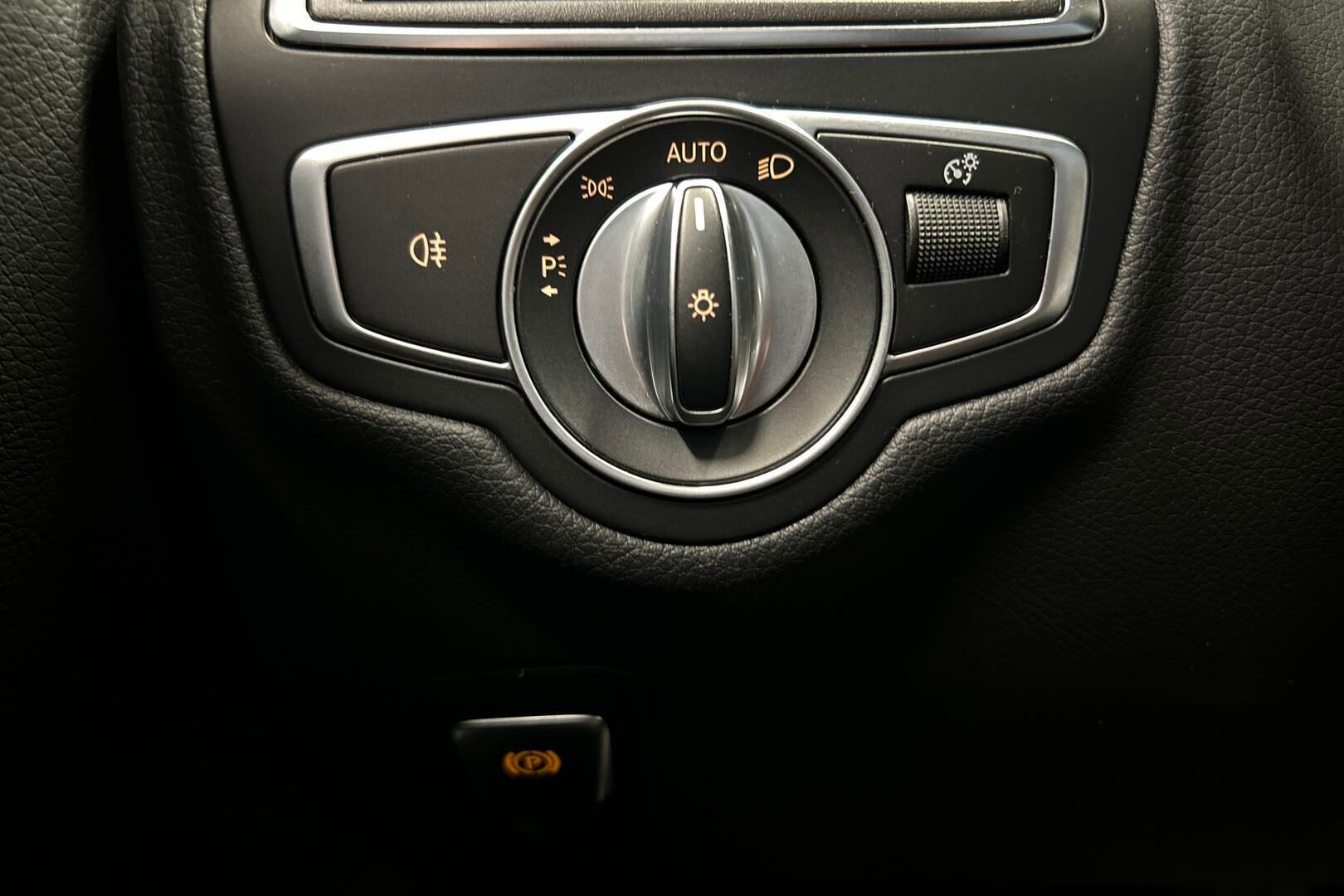 Mercedes-Benz C iso kuva 21