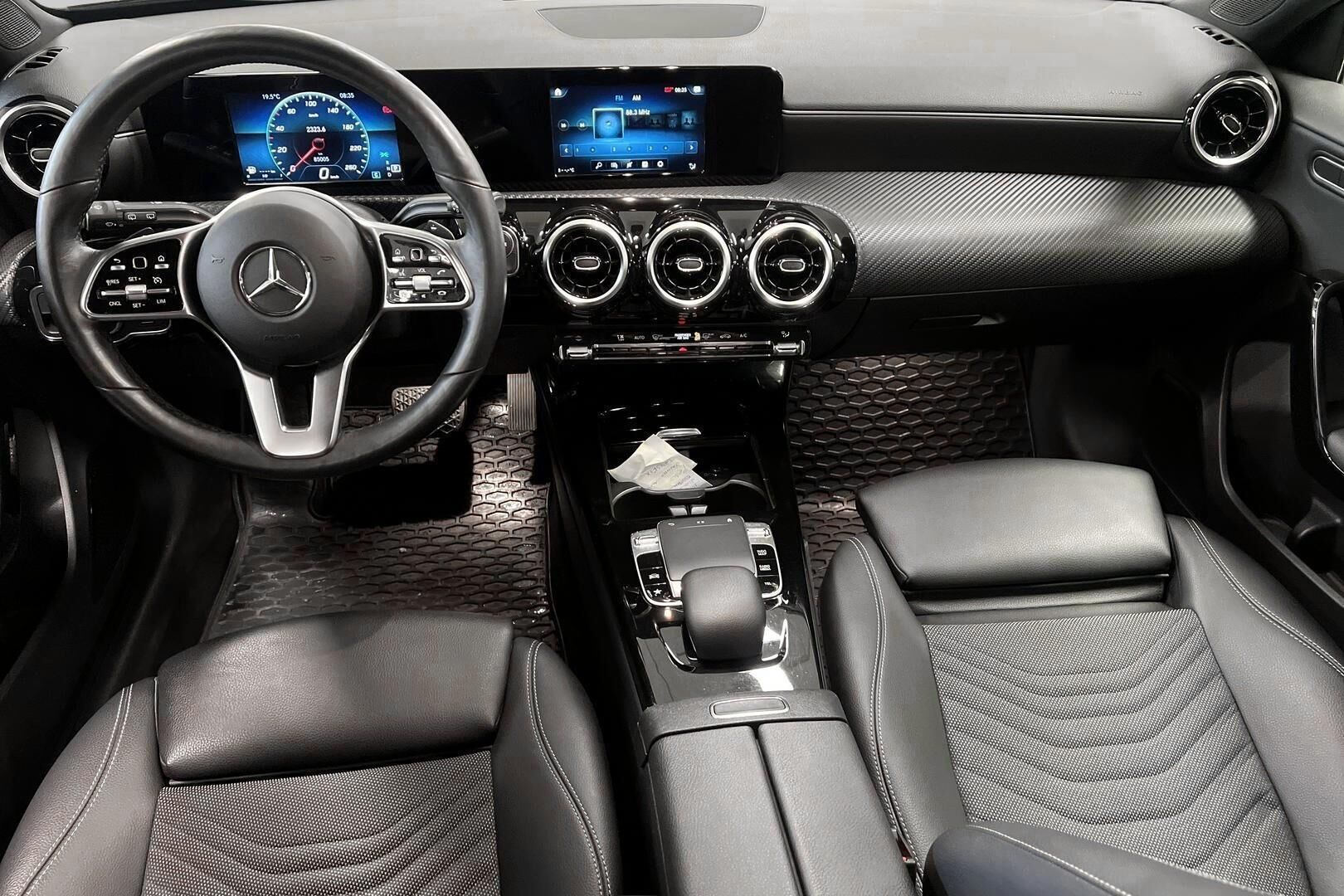 Mercedes-Benz A iso kuva 11