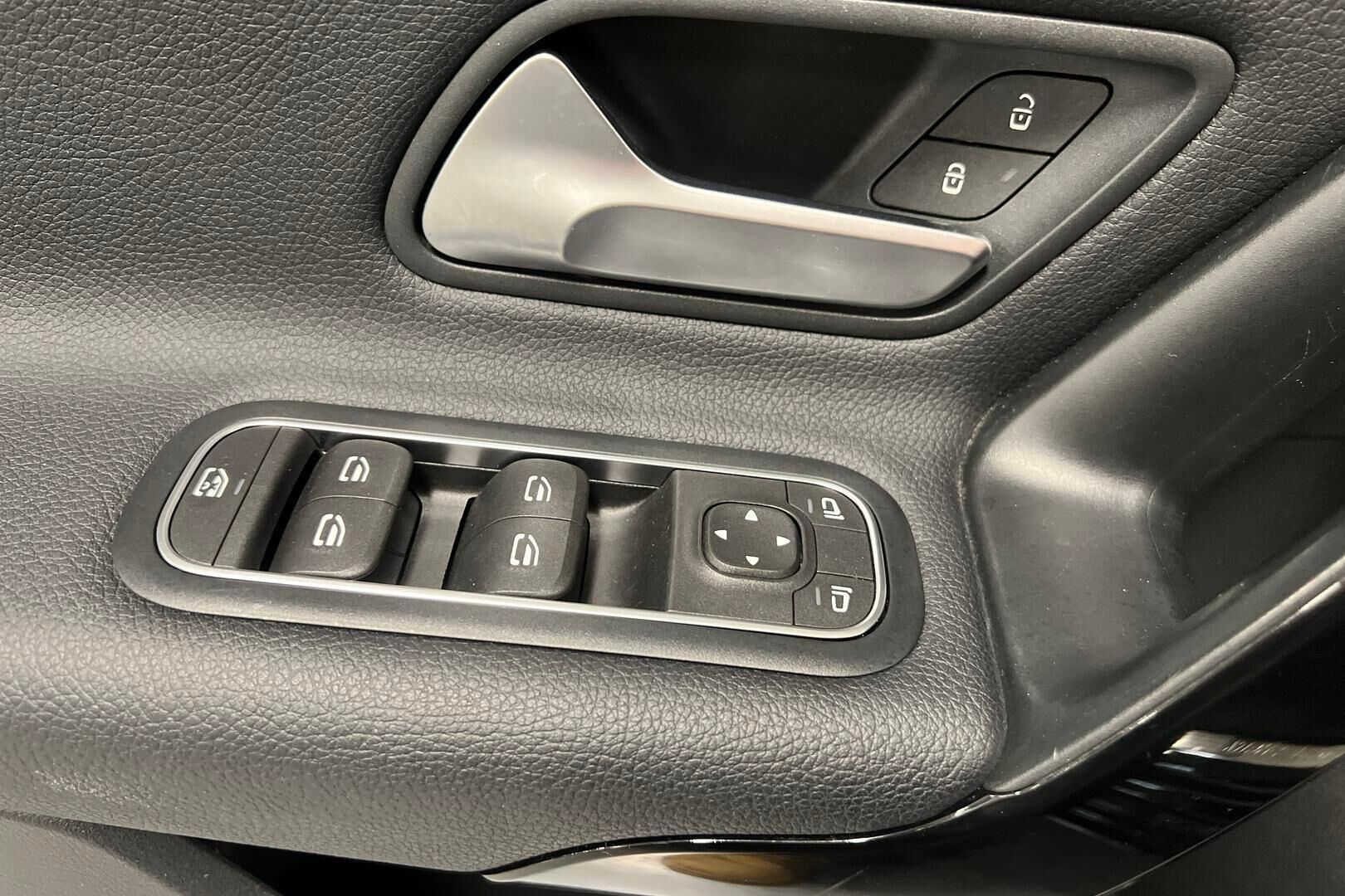 Mercedes-Benz A iso kuva 15