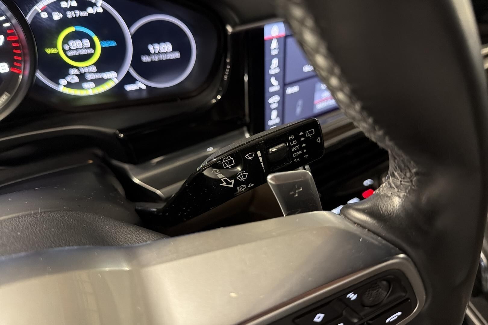 Porsche Panamera iso kuva 18