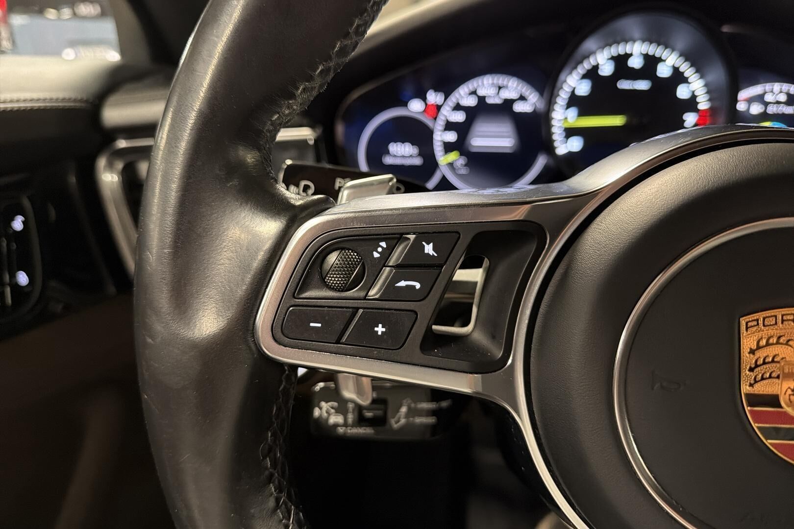 Porsche Panamera iso kuva 19