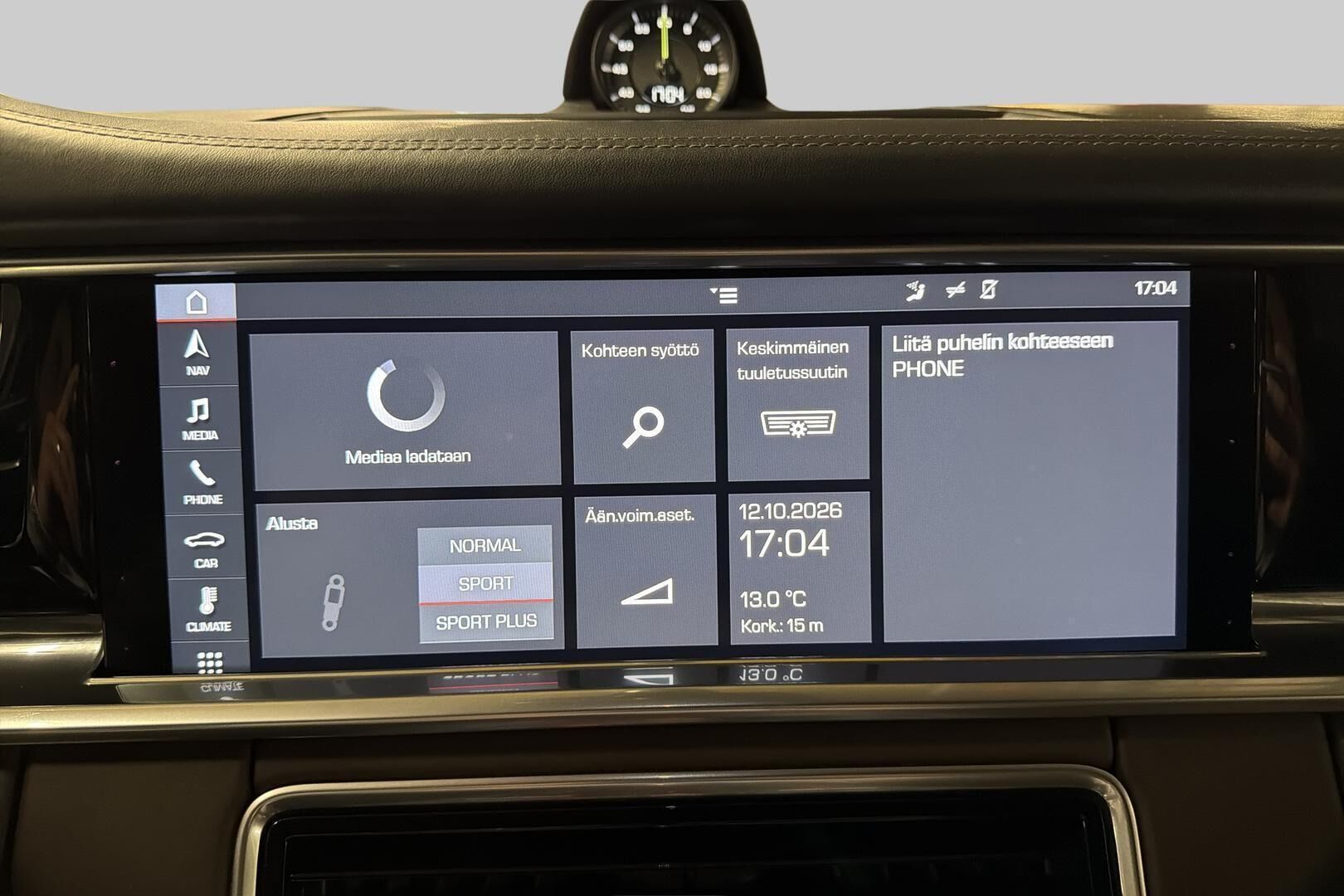 Porsche Panamera iso kuva 25