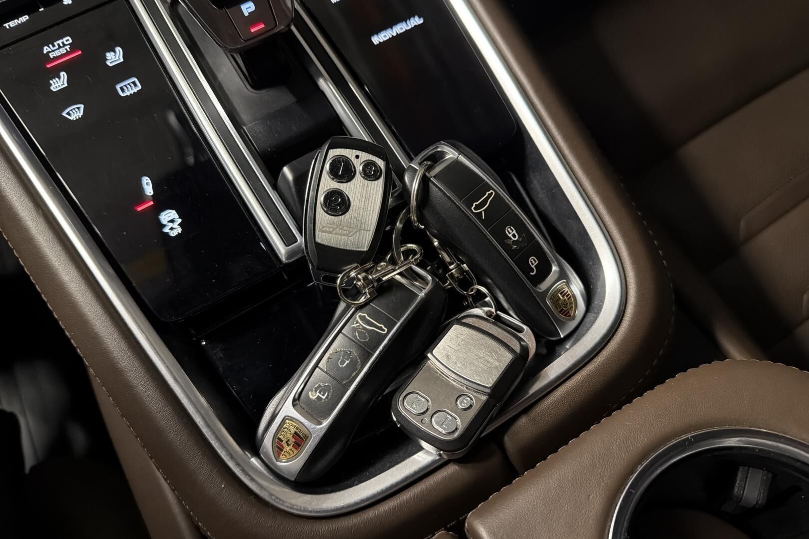 Porsche Panamera iso kuva 35