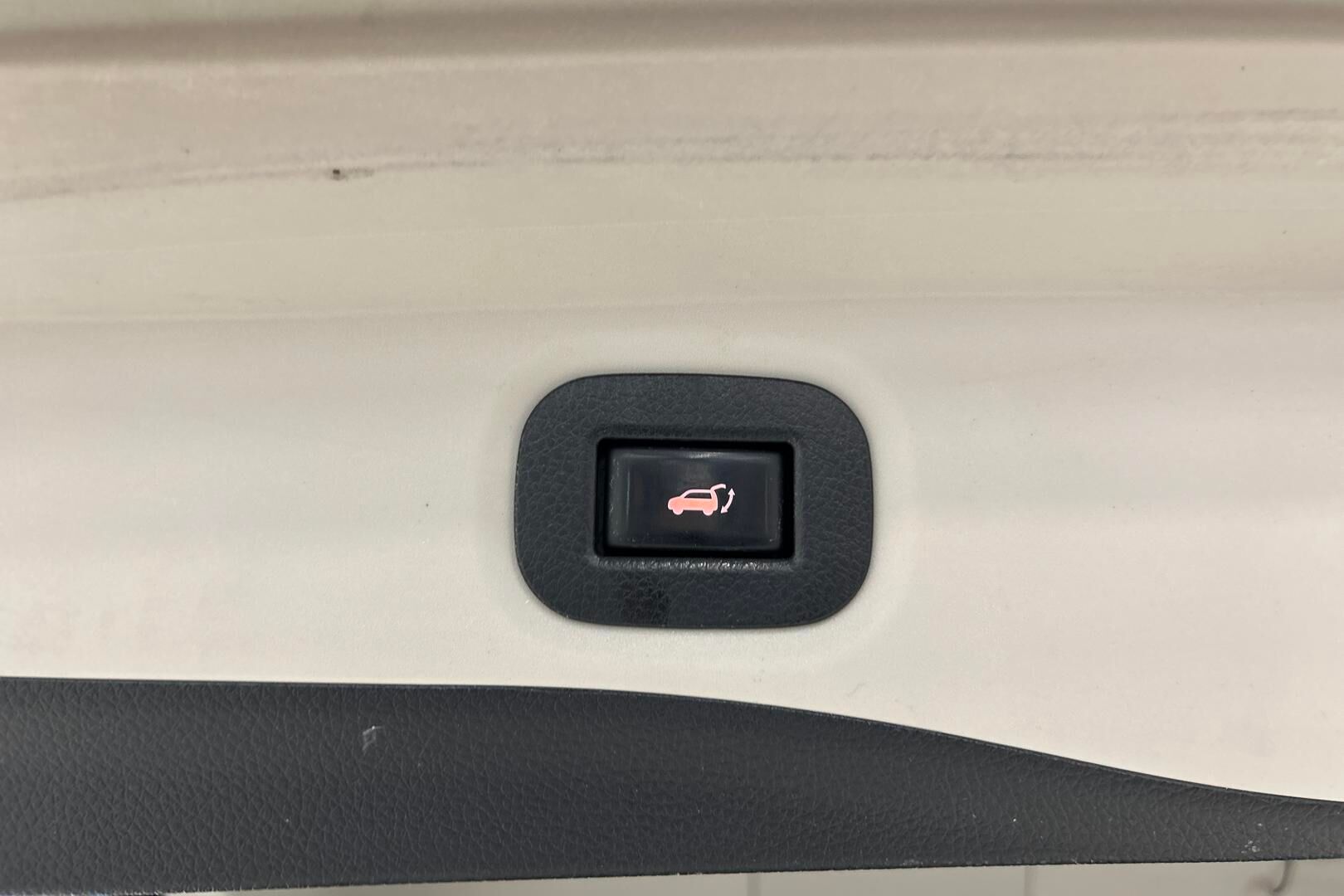 Nissan X-Trail iso kuva 8