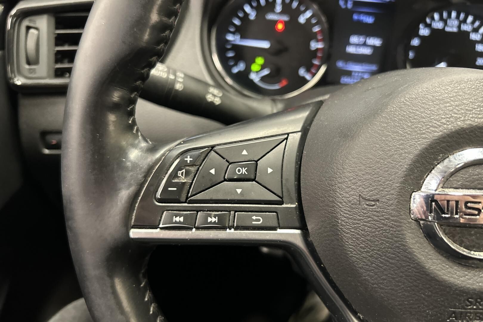 Nissan X-Trail iso kuva 12