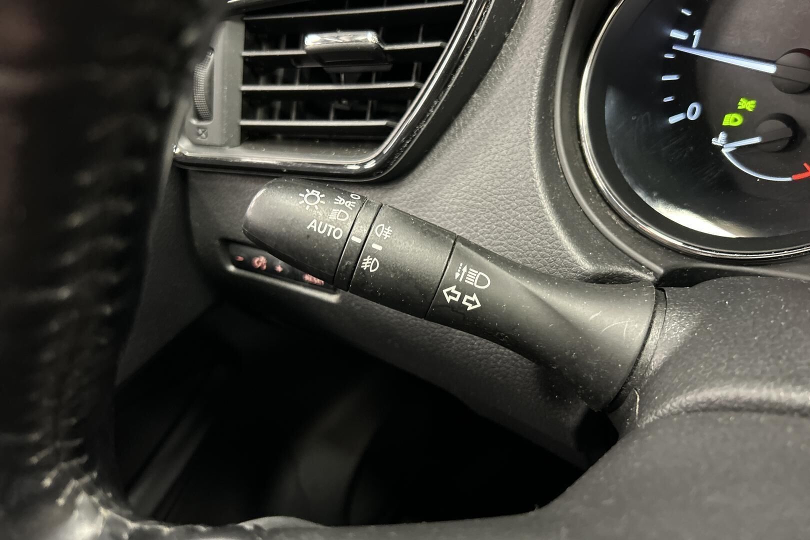 Nissan X-Trail iso kuva 13