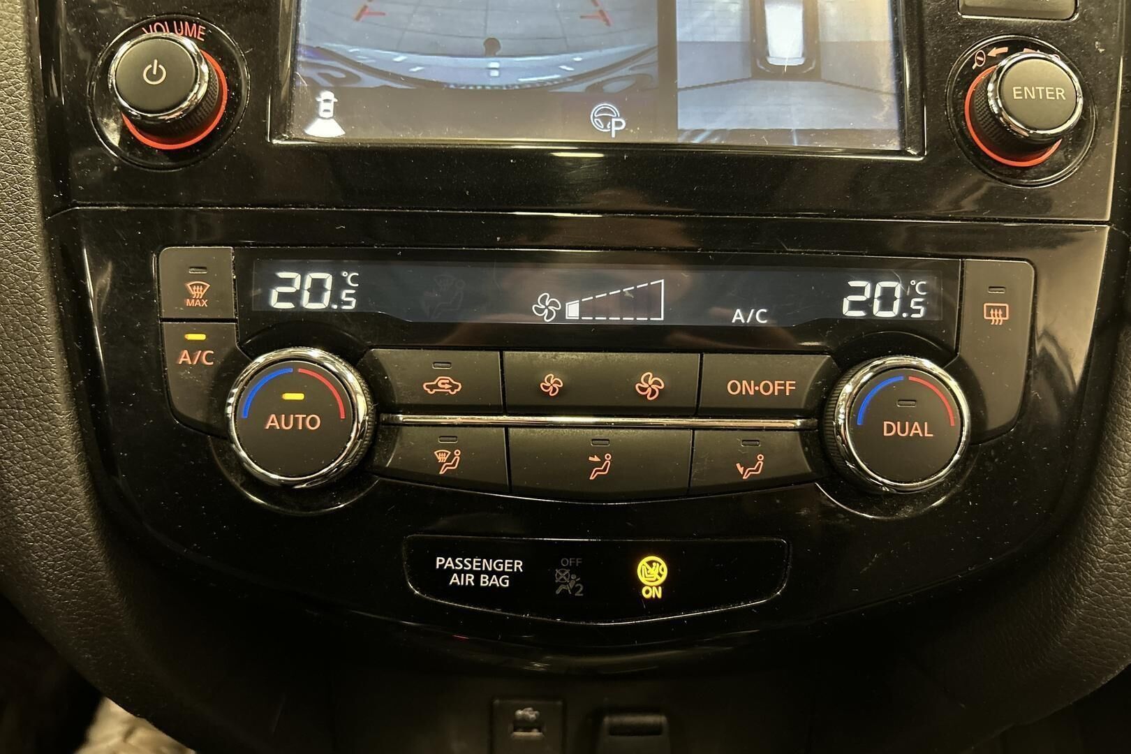 Nissan X-Trail iso kuva 18