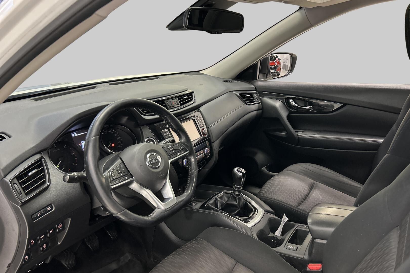 Nissan X-Trail iso kuva 26