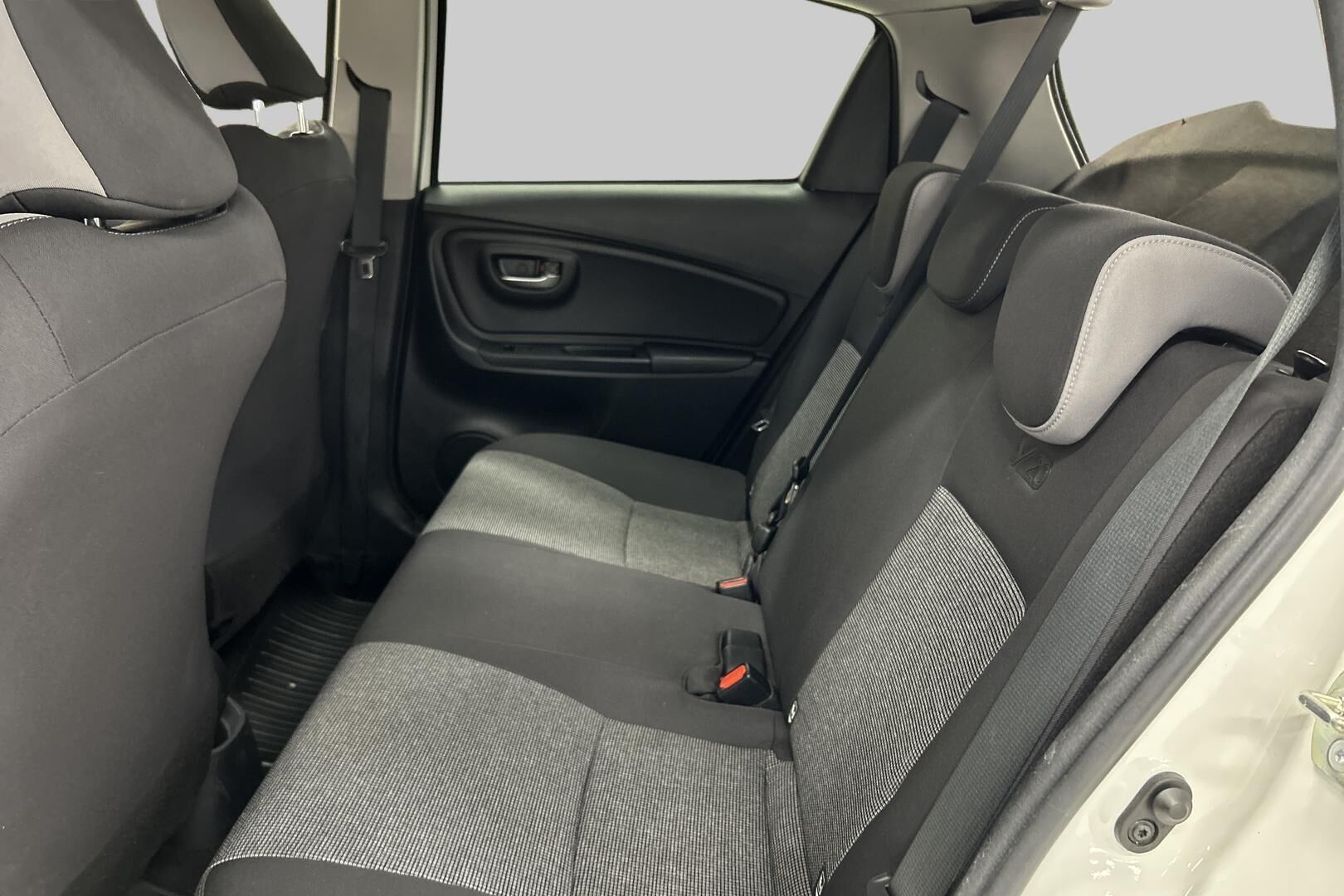 Toyota Yaris iso kuva 23