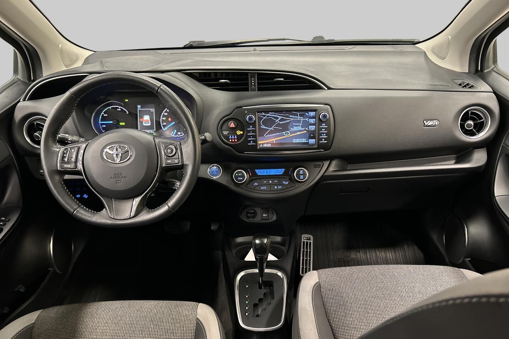 Toyota Yaris iso kuva 6