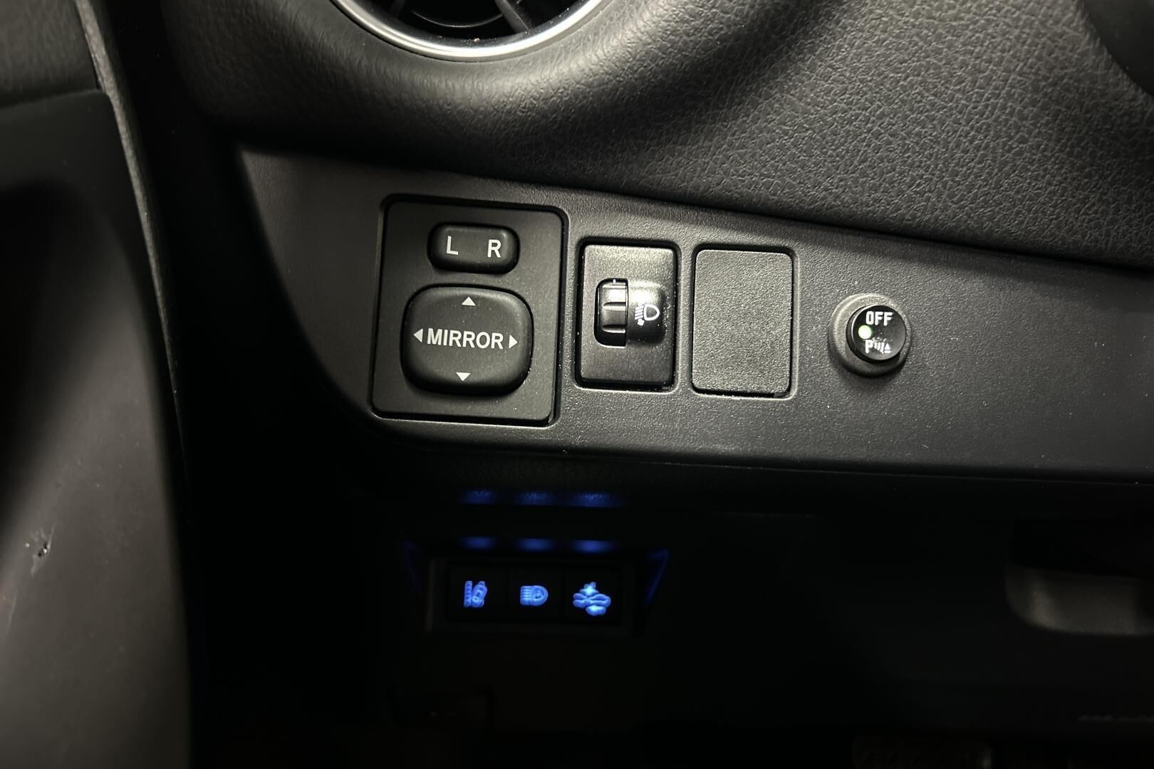 Toyota Yaris iso kuva 12