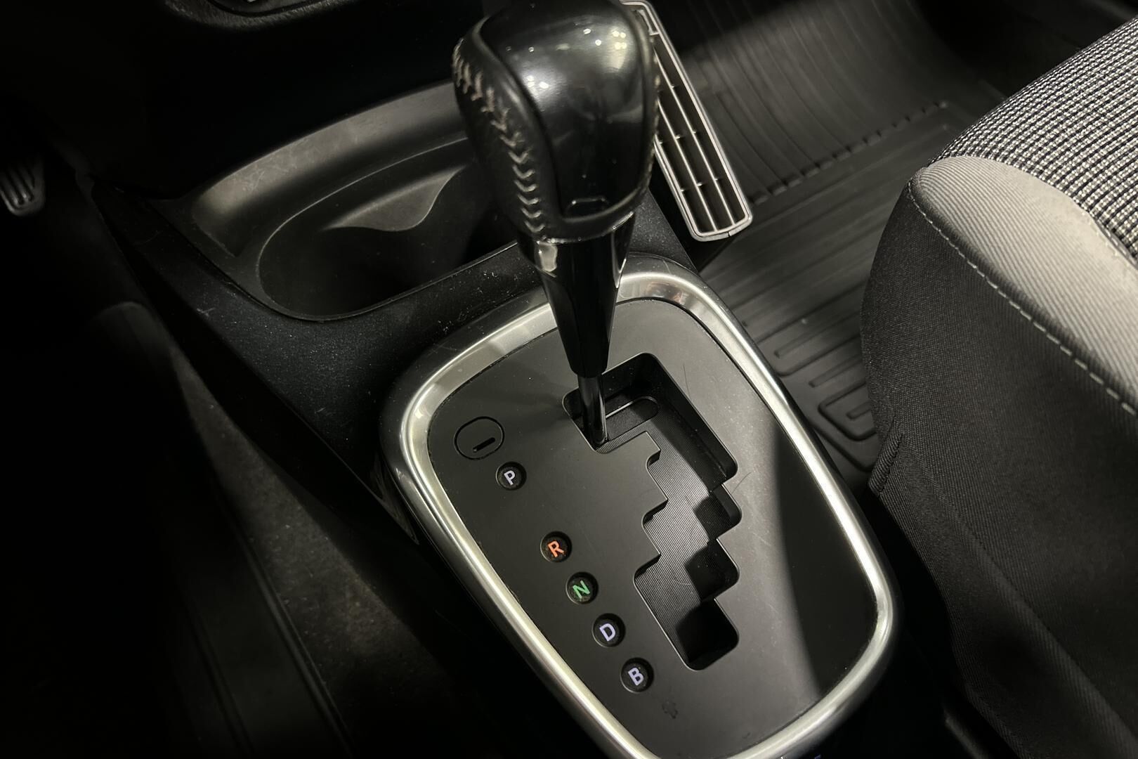 Toyota Yaris iso kuva 14