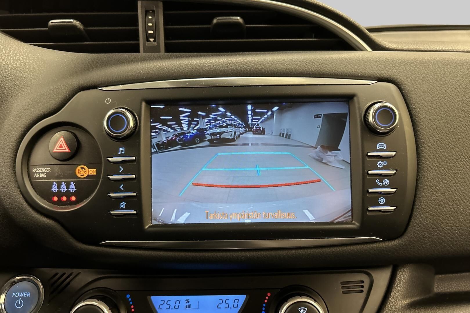 Toyota Yaris iso kuva 15