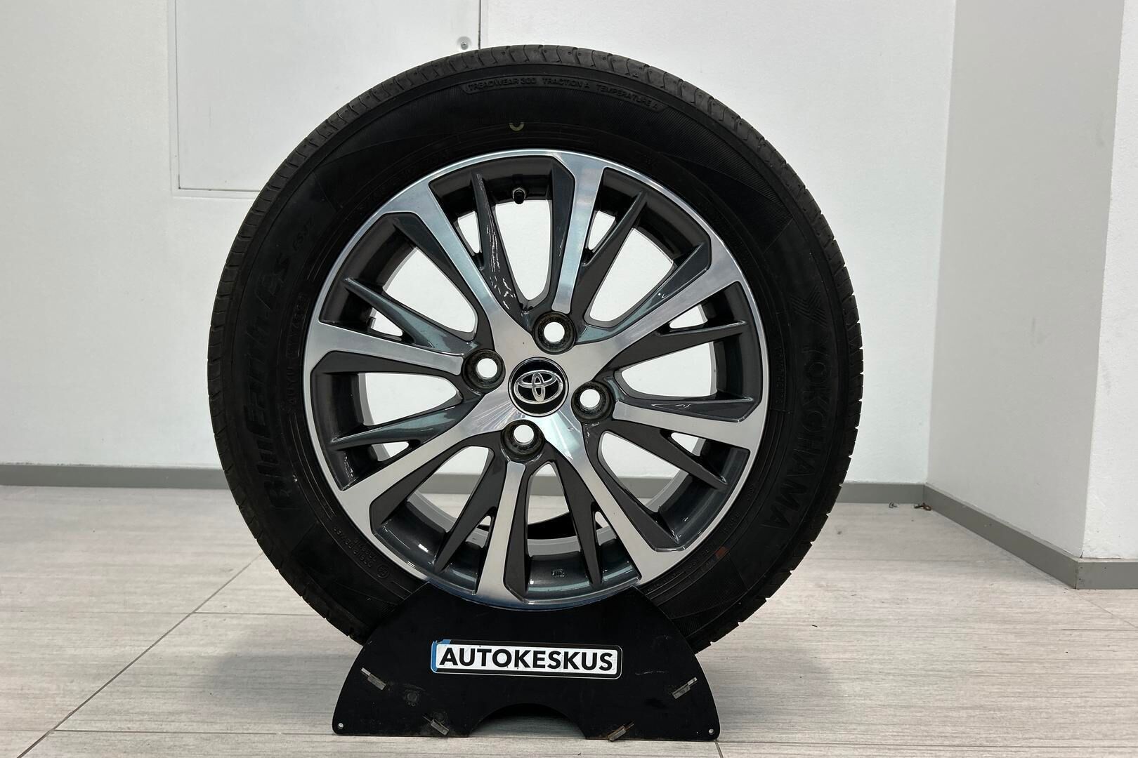 Toyota Yaris iso kuva 17