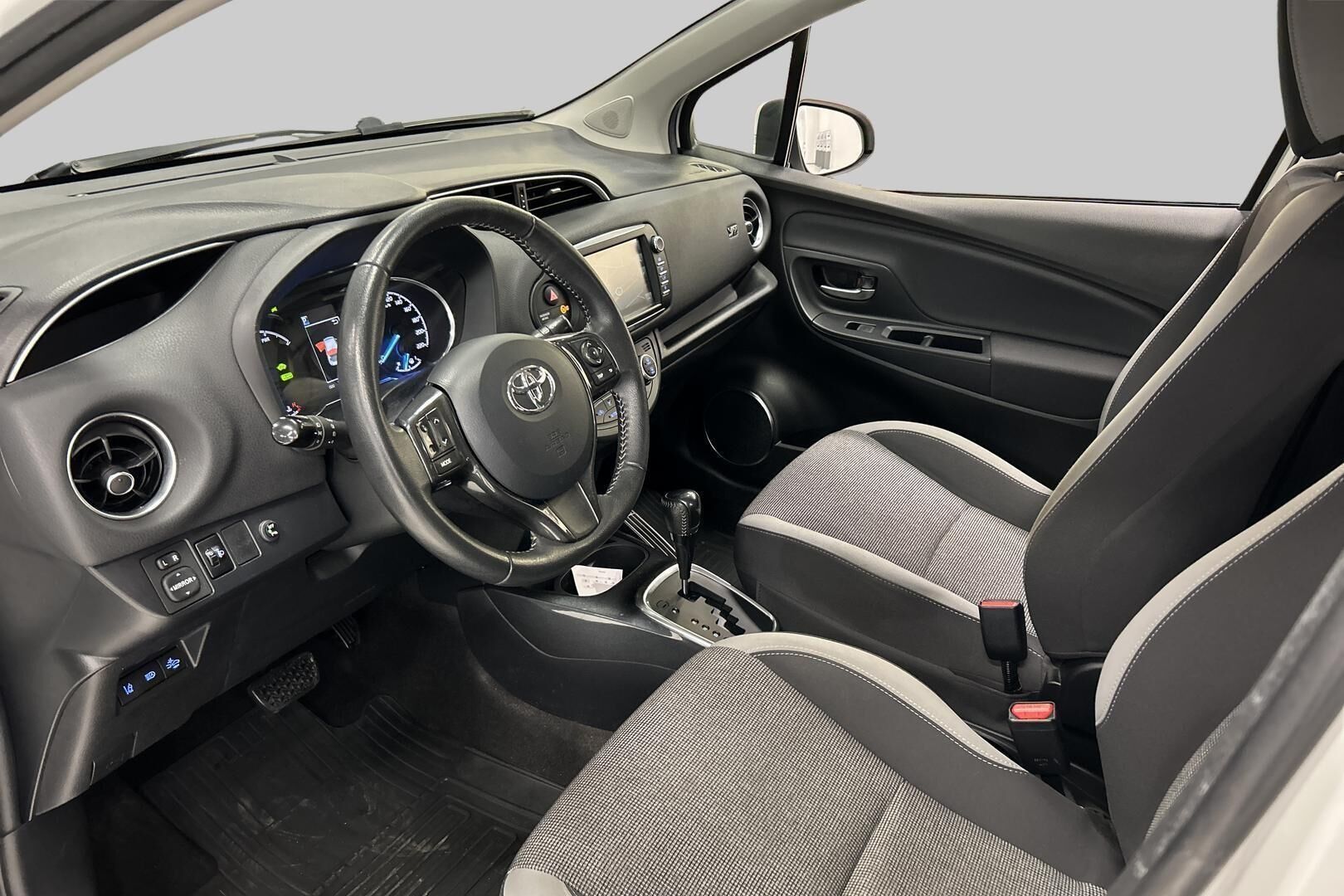 Toyota Yaris iso kuva 5