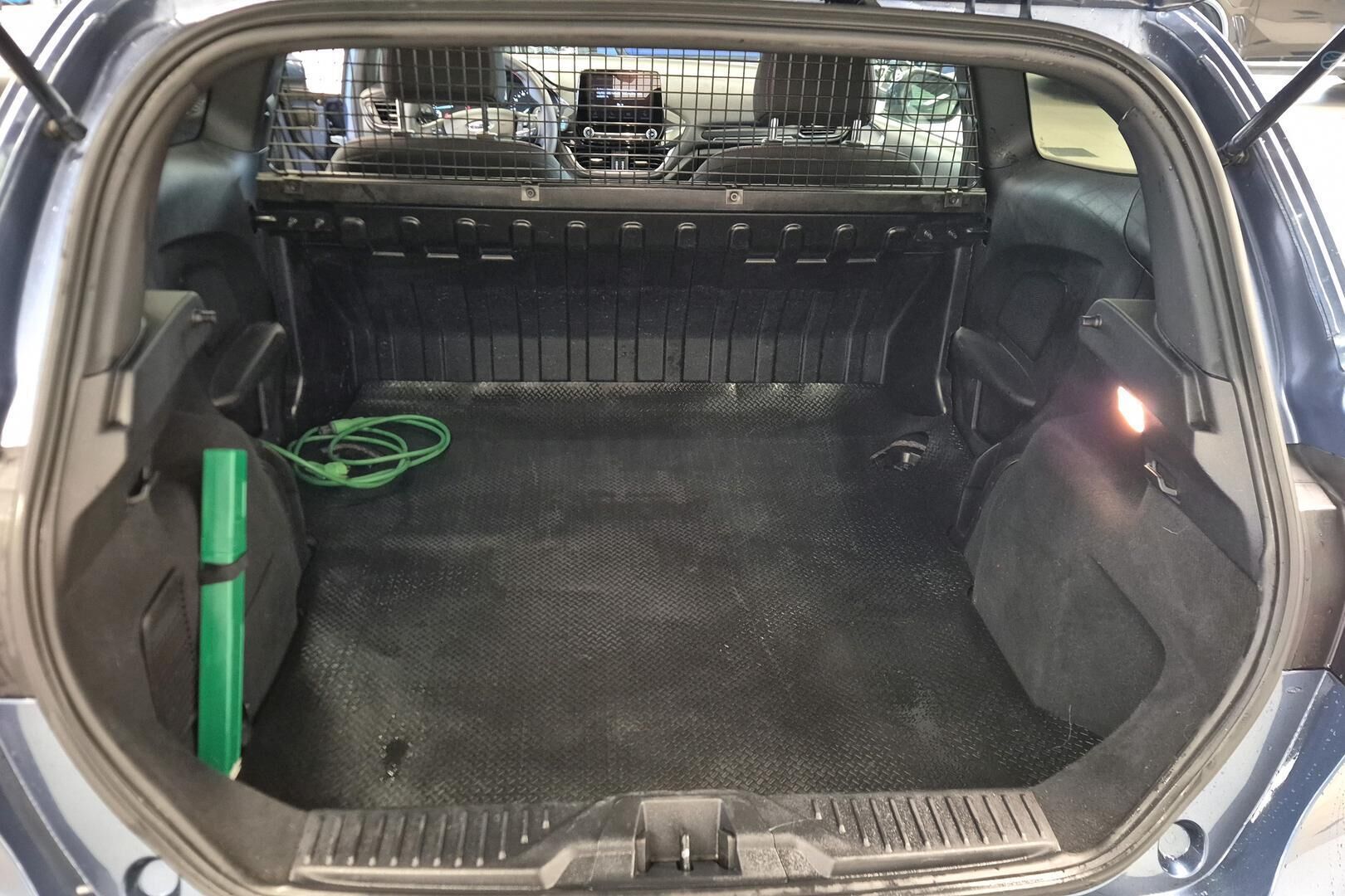 Ford Fiesta Van iso kuva 7