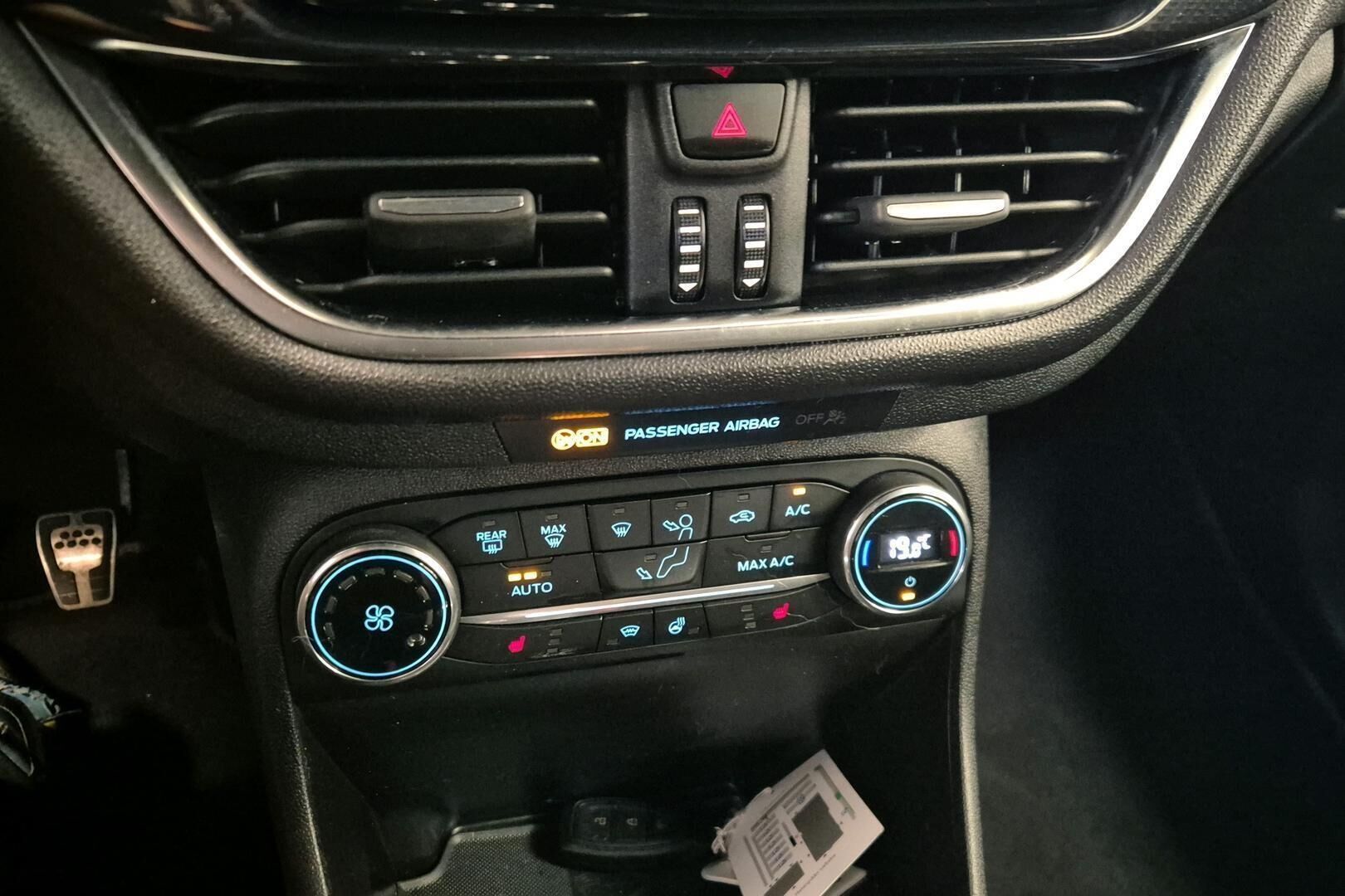 Ford Fiesta Van iso kuva 10
