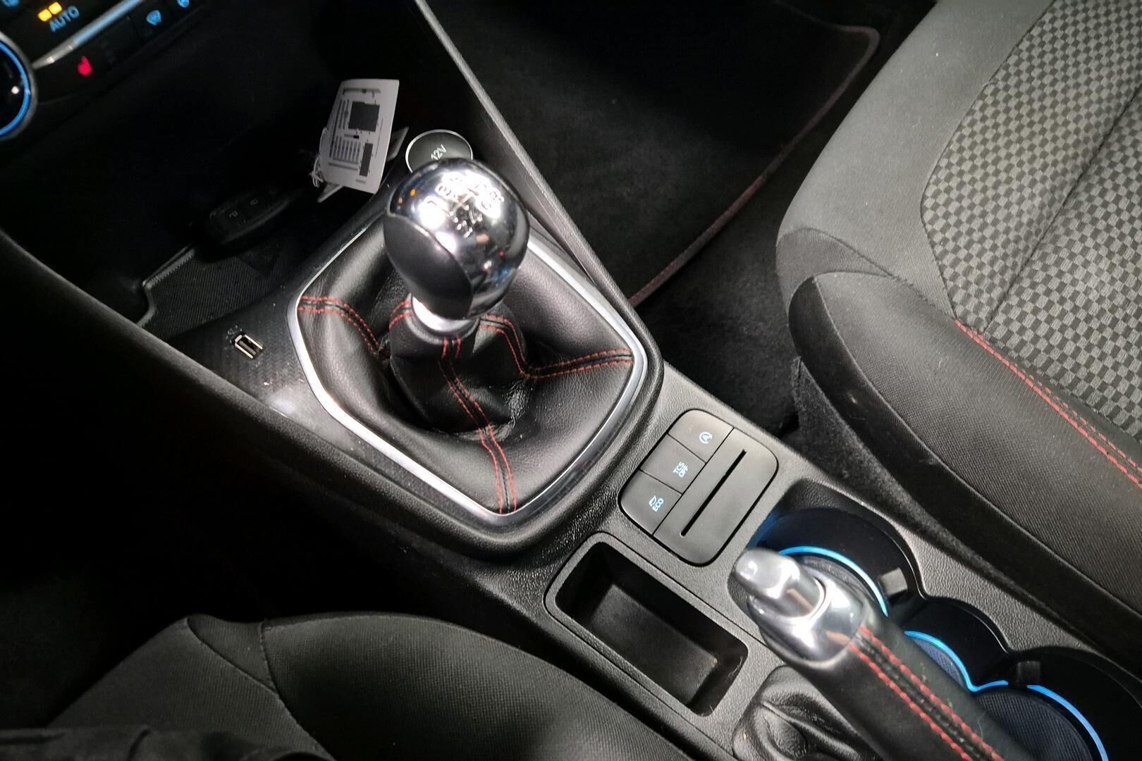 Ford Fiesta Van iso kuva 11