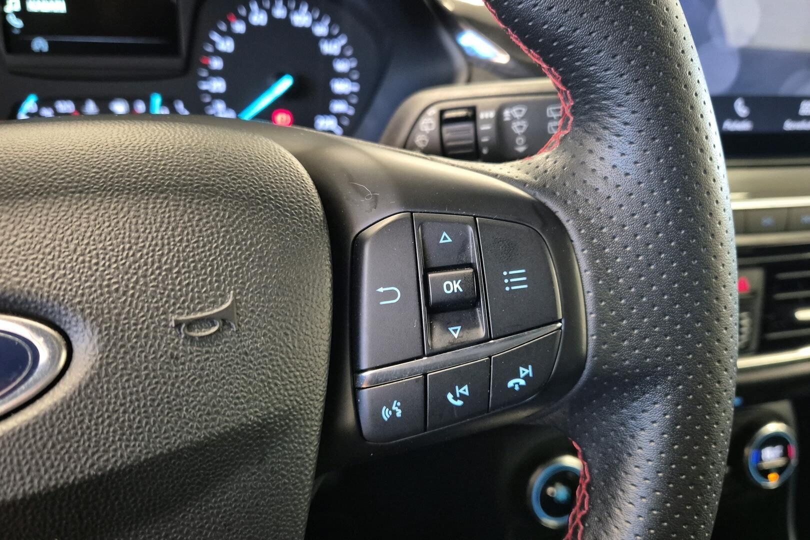 Ford Fiesta Van iso kuva 24