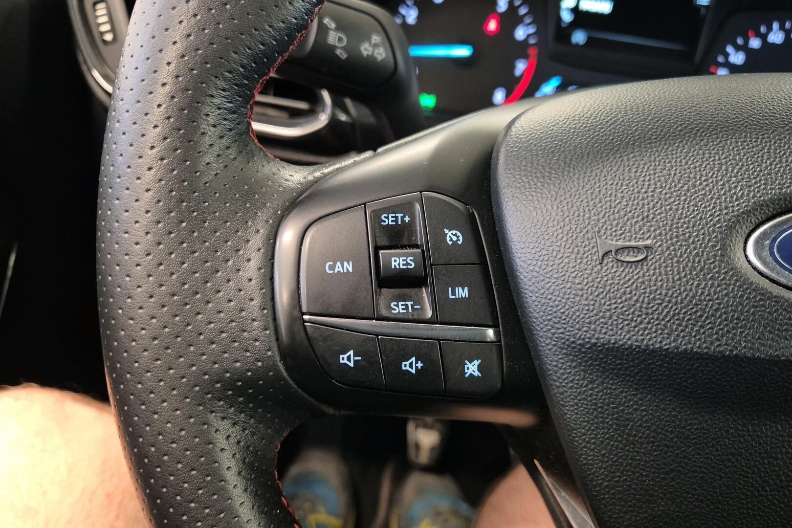 Ford Fiesta Van iso kuva 12