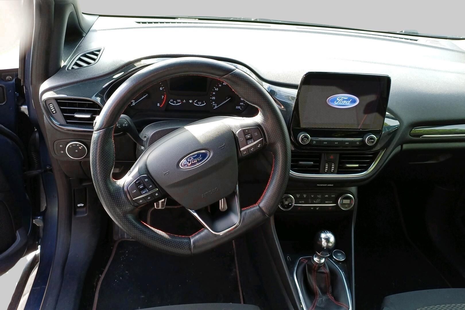 Ford Fiesta Van iso kuva 2