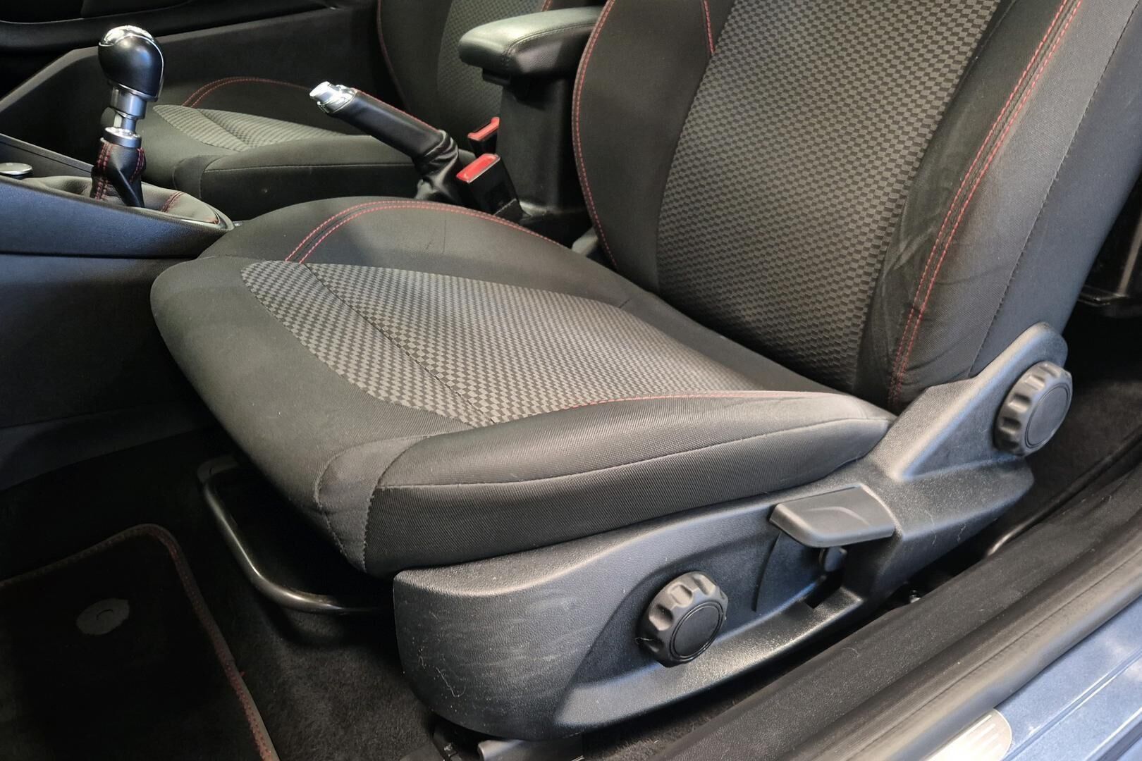 Ford Fiesta Van iso kuva 14