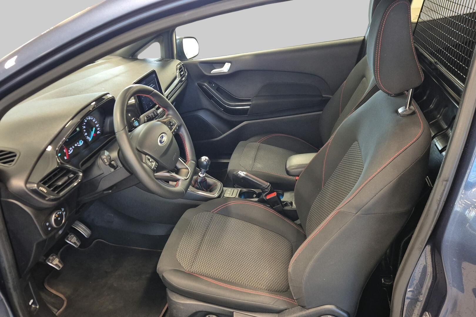 Ford Fiesta Van iso kuva 22