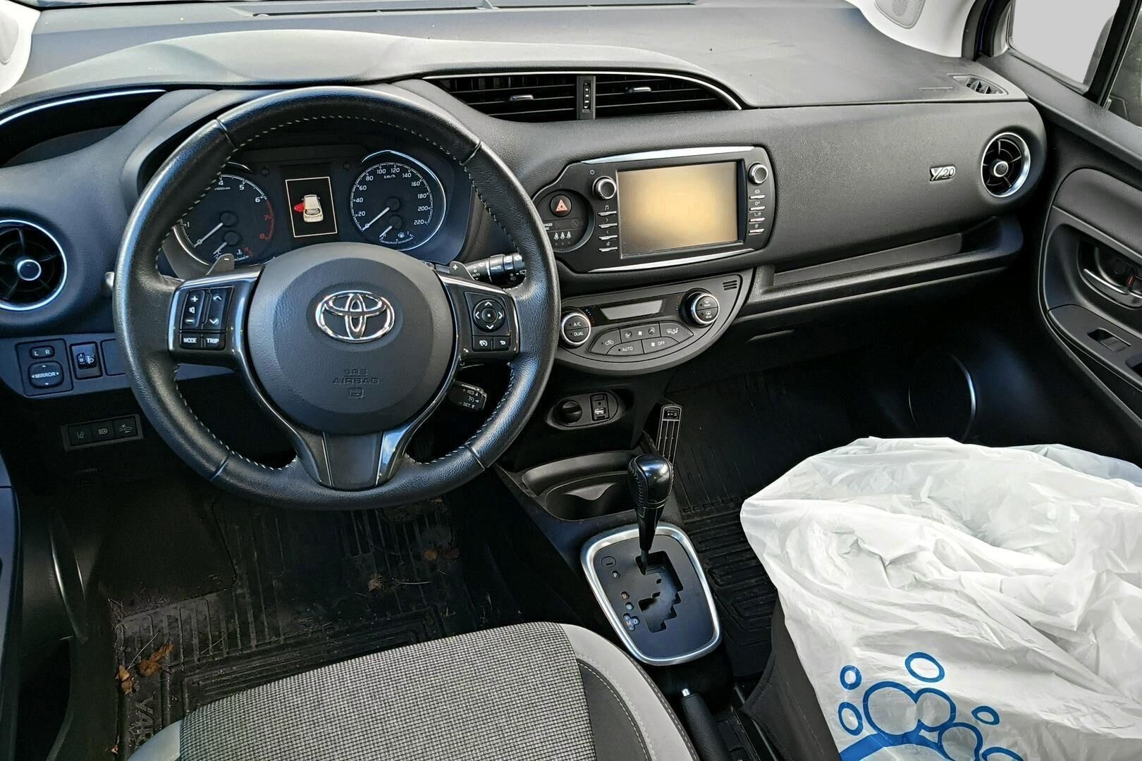 Toyota Yaris iso kuva 1