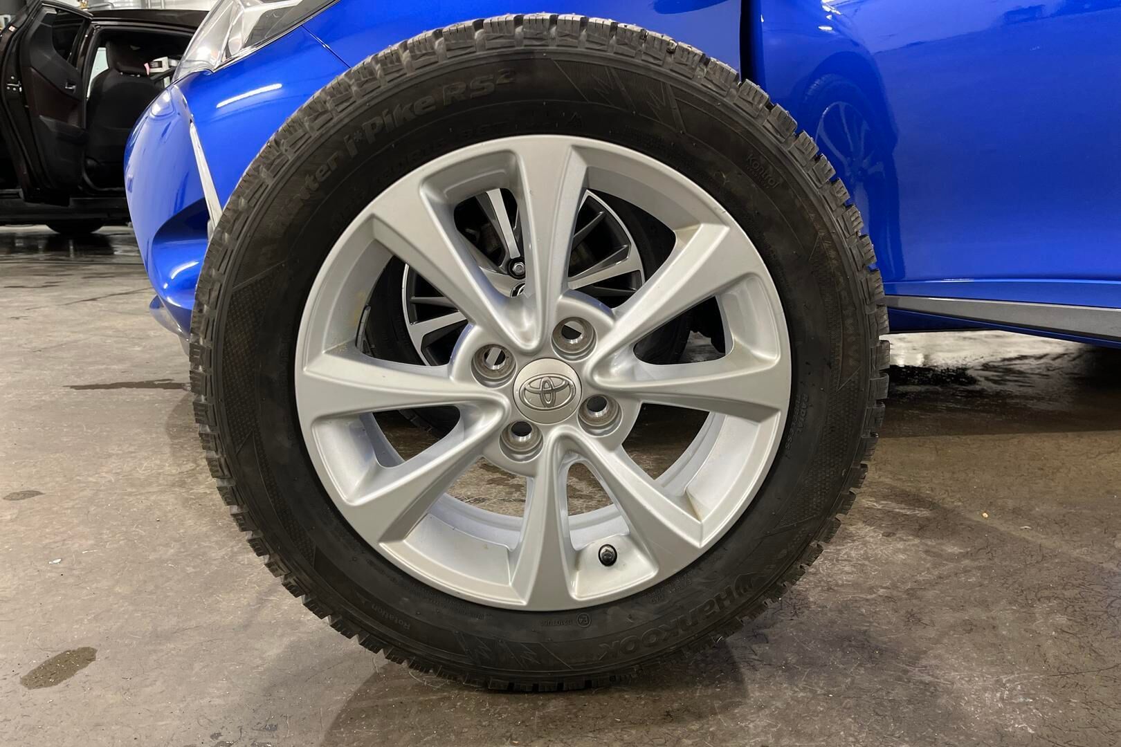 Toyota Yaris iso kuva 12