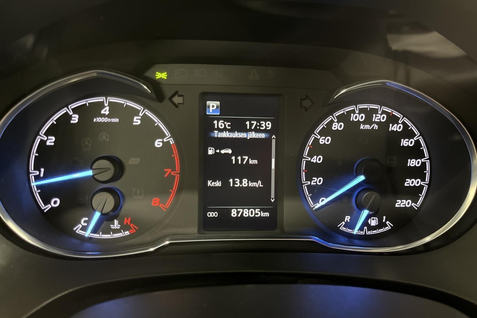 Toyota Yaris iso kuva 13