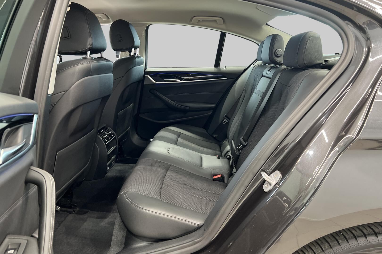 BMW 5-SARJA iso kuva 10