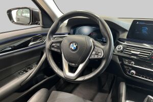 BMW 5-SARJA esikatselu 32