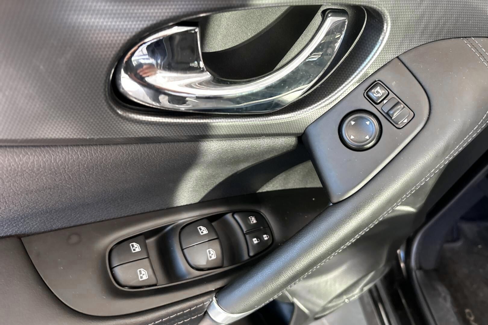 Nissan Qashqai iso kuva 12